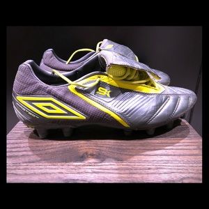 Soccer shoes
